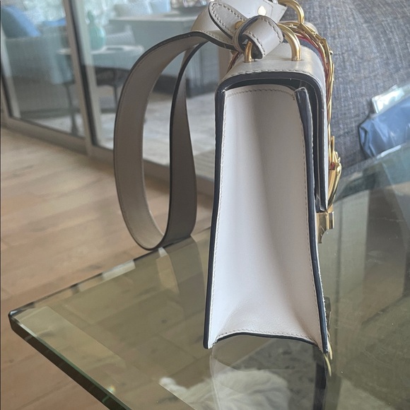 Gucci Sylvie’s off White and Gold Shoulder Bag - Picture 3 of 9